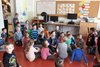 Schulkinder als Lese- und Lerntutoren für Kindergartenkinder Bild 2